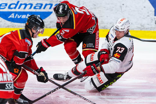 Luleås Fredrik Styrman och Malmö Redhawks Adam Ollas