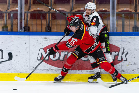 Luleås Carl Mattsson och Malmö Redhawks Johan Olofsson