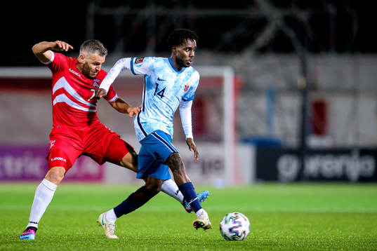 Lee Casciaro of Gibraltar and Tokmac Nguen of Norway