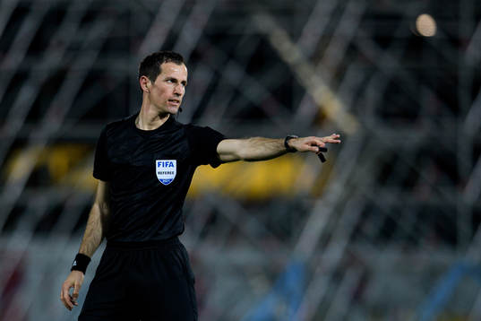 Referee Duje Strukan