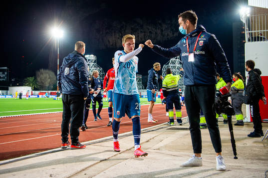 Jens Petter Hauge of Norway and Terje Skeie, video reporter