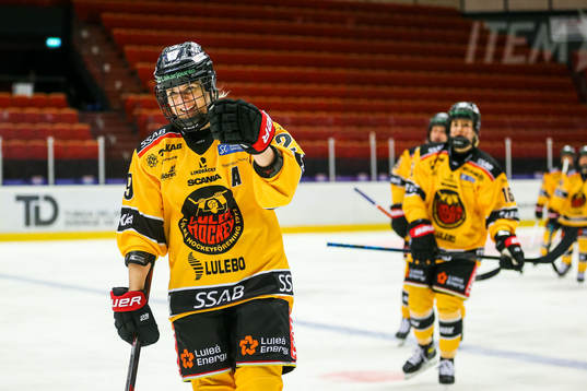 Luleås Emma Nordin jublar