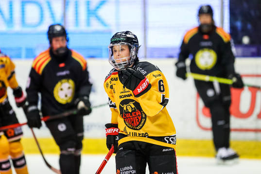 Luleås Jenni Hiirikoski jublar