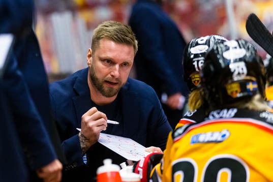 Luleås tränare Mikael Forsberg ger direktiv
