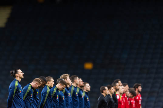 Zlatan Ibrahimovic of Sweden with team mates