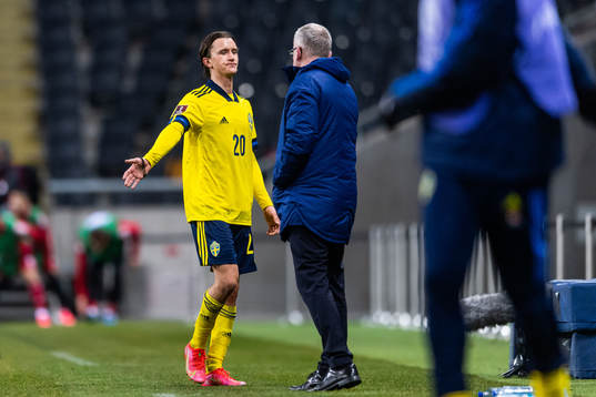 Kristoffer Olsson greets and Janne Andersson, head coach of