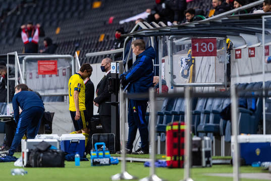 Albin Ekdal of Sweden leaves the pitch due to injury