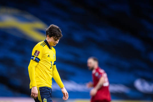 Victor Nilsson Lindelöf of Sweden looks dejected