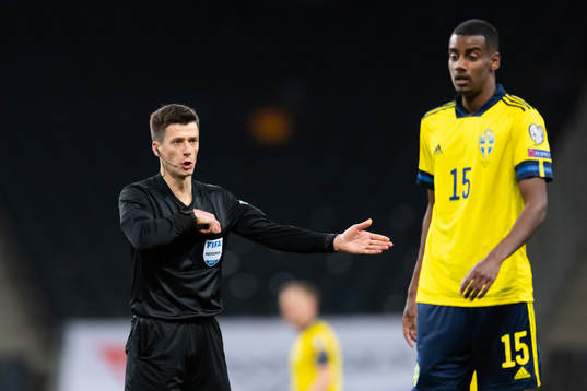 Referee Bastien Benoit