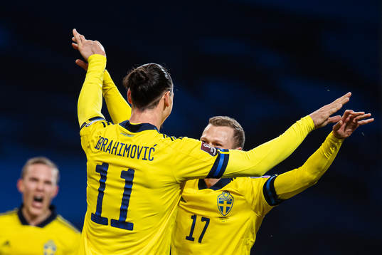 Zlatan Ibrahimovic and Viktor Claesson of Sweden celebrate