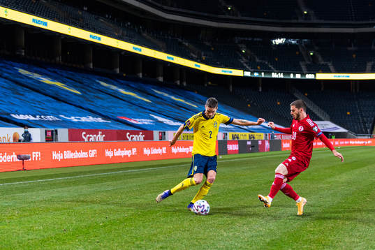 Mikael Lustig of Sweden against Otar Kiteishvili of Georgia