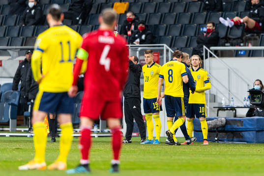 Albin Ekdal of Sweden leaves the pitch due to injury