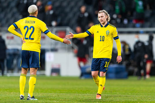 Robin Quaison and Emil Forsberg of Sweden