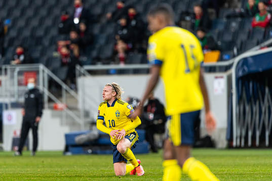 Emil Forsberg of Sweden looks dejected