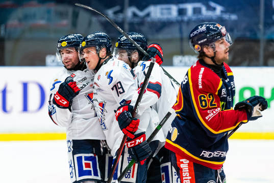 Linköpings Patrik Lundh (mitten) jublar