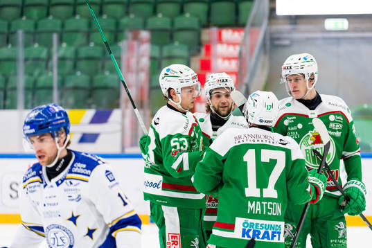 Rögles Moritz Seider jublar med lagkamrater