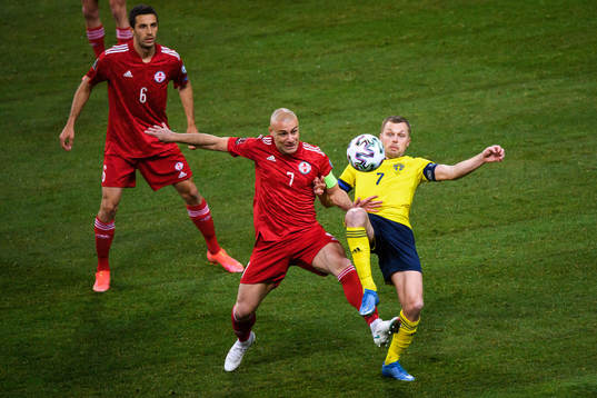 Jaba Kankava of Georgia and Sebastian Larsson of Sweden