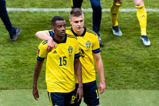 Alexander Isak and Mattias Svanberg of Sweden
