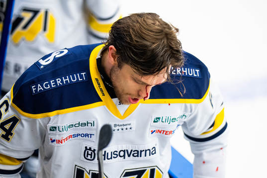 s Eric Martinsson blöder ifrån ansiktet