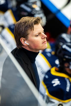 s assisterande tränare Patrik Andersson