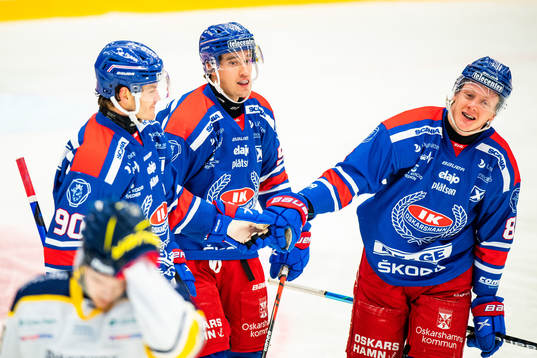Oskarshamns Max Veronneau jublar med lagkamrater