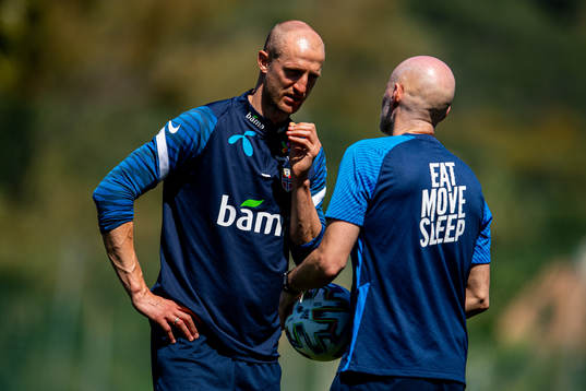 Brede Hangeland, player manager, talks to Ståle Solbakken,
