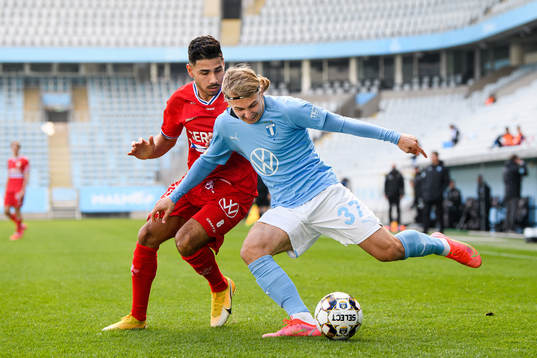 IFK Göteborgs Hosam Aiesh och Malmö FFs Sebastian Nanasi