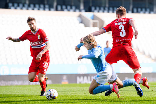 Malmö FFs Sebastian Nanasi i en kamp mot IFK Göteborgs