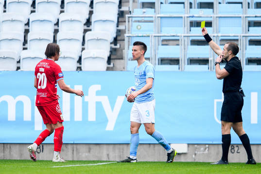 Malmö FFs Jonas Knudsen får en varning