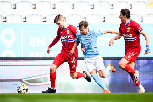 IFK Göteborgs Gustaf Norlin och Tobias Sana i en kamp mot