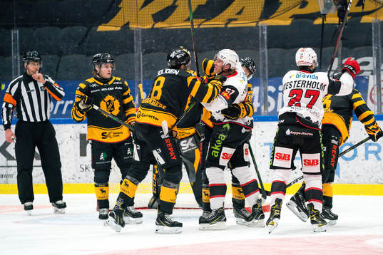 Skellefteås Petter Granberg och Malmö Redhawks Emil