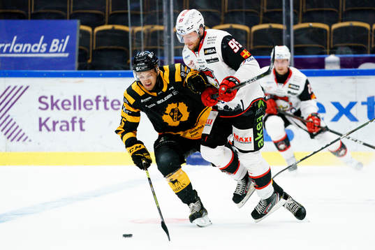 Skellefteås Philip Broberg och Malmö Redhawks Carl Persson
