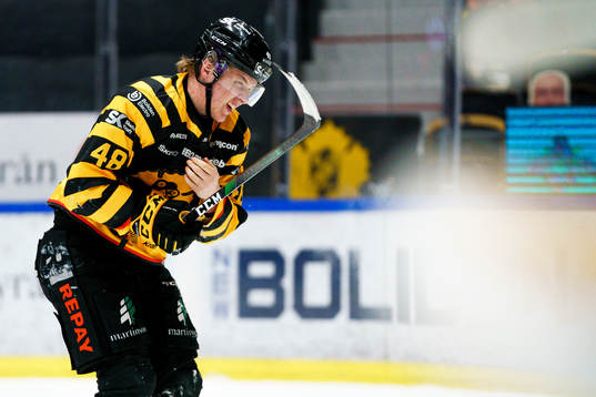 Skellefteås Jonatan Berggren har ont