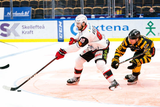 Malmö Redhawks Joseph Veleno och Skellefteås Rickard Hugg