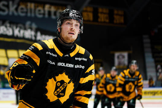 Skellefteås Jesper Frödén jublar