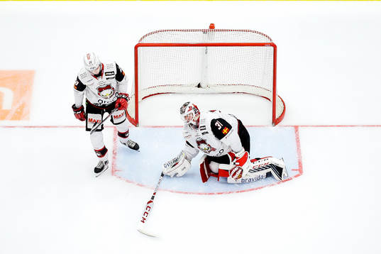 Malmö Redhawks målvakt Lars Volden och Helge Grans deppar