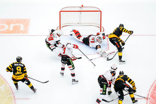 Skellefteås Joakim Lindström och Malmö Redhawks målvakt