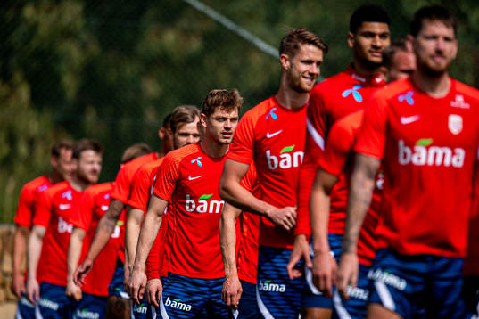 Julian Ryerson and players of the Norwegian national