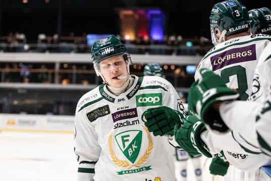 Färjestads Daniel Viksten jublar