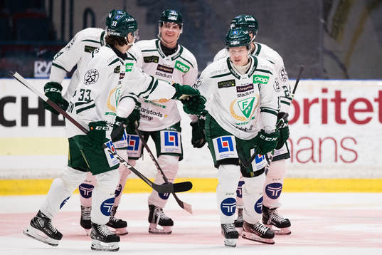 Färjestads Daniel Viksten jublar tillsammns med Albert
