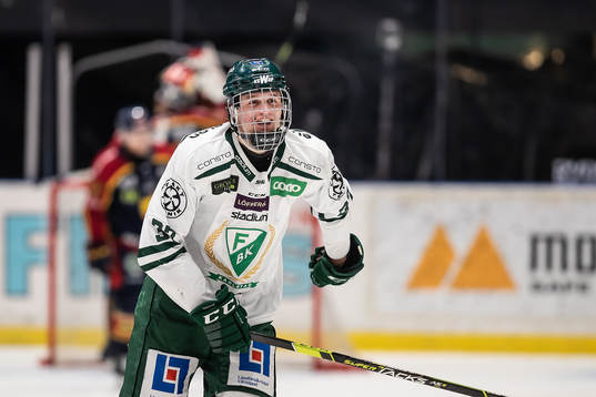 Färjestads Adam Ginning jublar