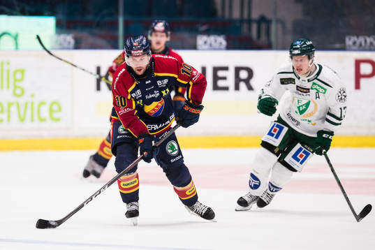 Djurgårdens Niclas Bergfors och Färjestads Daniel Viksten