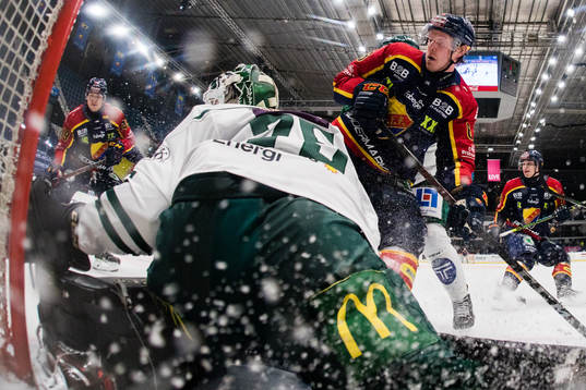 Färjestads målvakt Arvid Holm och Djurgårdens Ryan Stoa