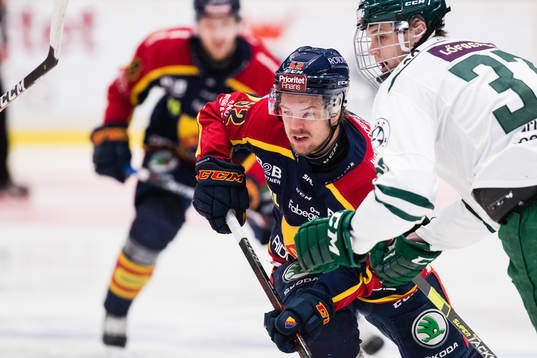 Djurgårdens Manuel Ågren och Färjestads Adam Ginning