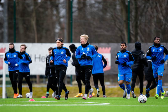 Värnamos spelare värmer upp