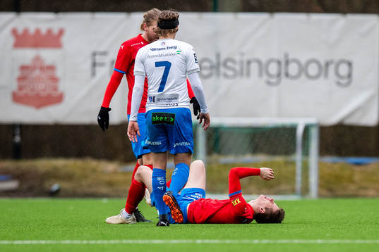 Helsingborgs Bödvar Bödvarsson har ont