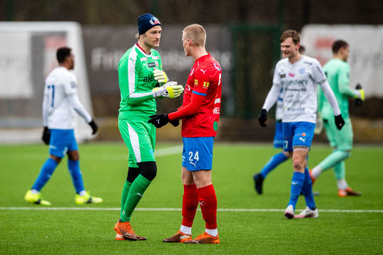 Helsingborgs målvakt Anders Lindegaard och Emil Hellman i