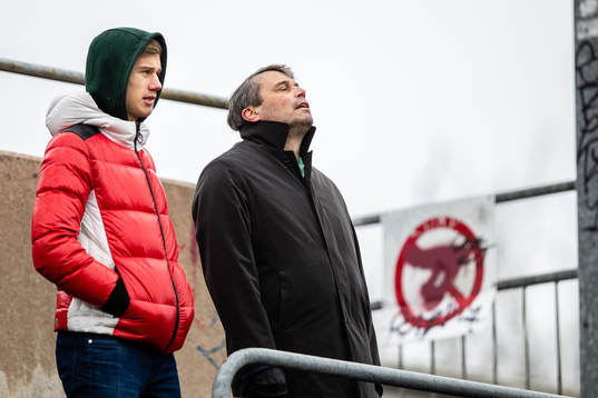 Värnamos Pontus Kindberg och Daniel Kindberg på läktaren