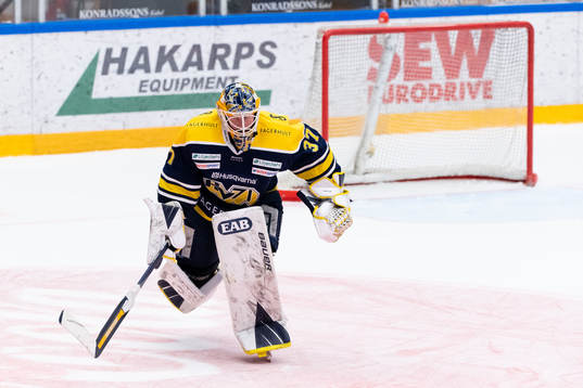 s målvakt Jonas Gunnarsson lämnar målet