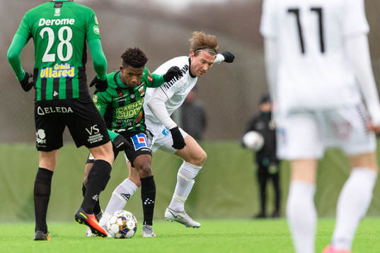 Varbergs Adama Fofana och August Wängberg